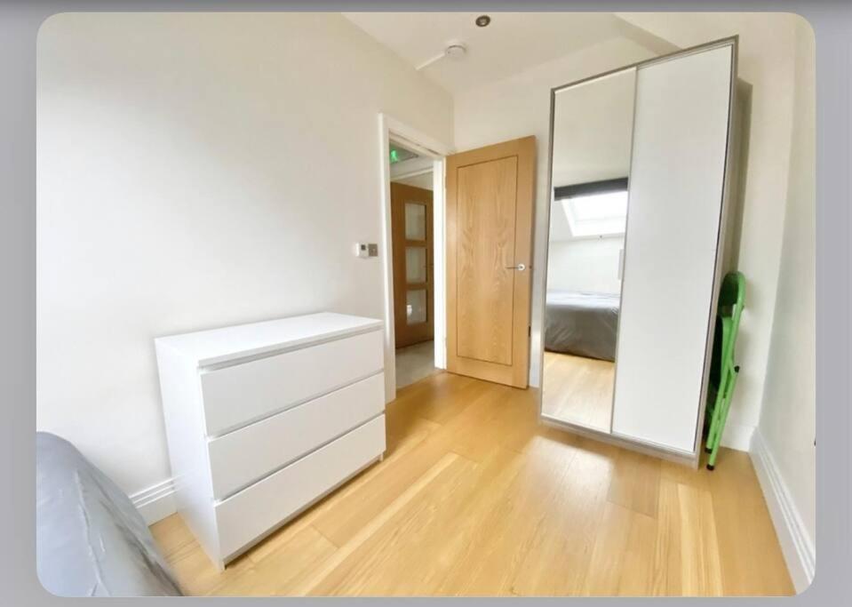Luxury 4-Bed Apartment With Balcony & Garden, Near Emirates Stadium, 15 Mins To Central لندن المظهر الخارجي الصورة