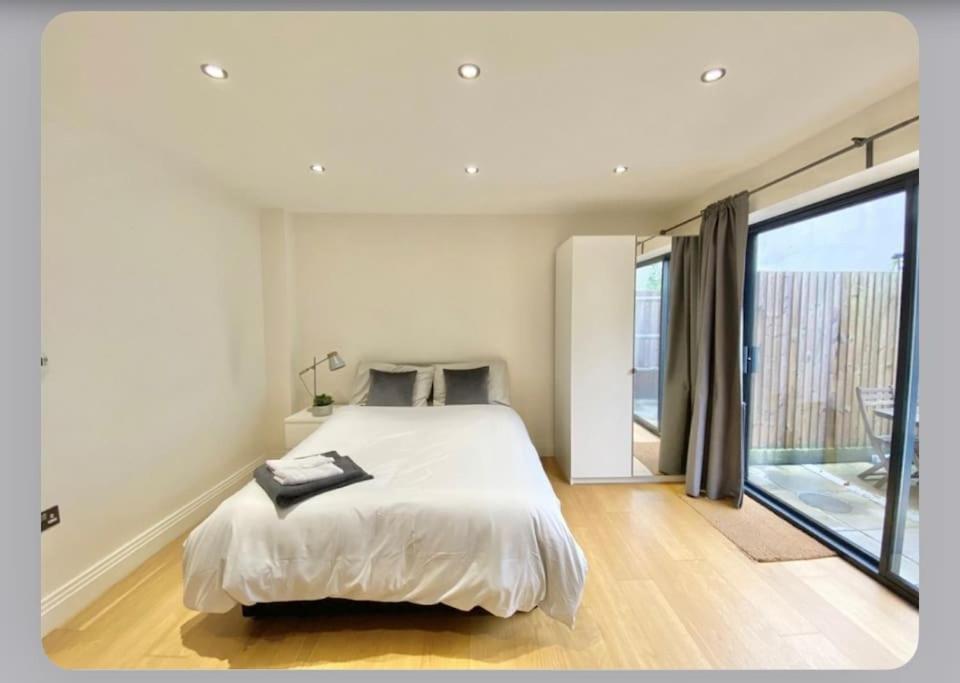 Luxury 4-Bed Apartment With Balcony & Garden, Near Emirates Stadium, 15 Mins To Central لندن المظهر الخارجي الصورة